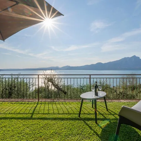 Garda Lake, Free Park, Big Swimming Pool *